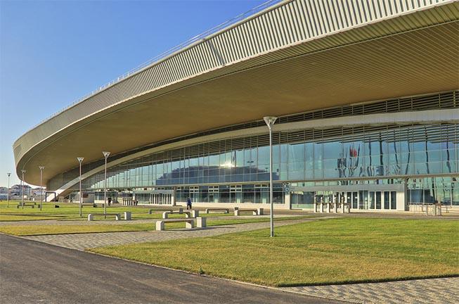 A estrutura oval que irá sediar as belas disputas da patinação de velocidade terá paredes as mais transparentes possíveis / Foto: Sochi 2014/Divulgação